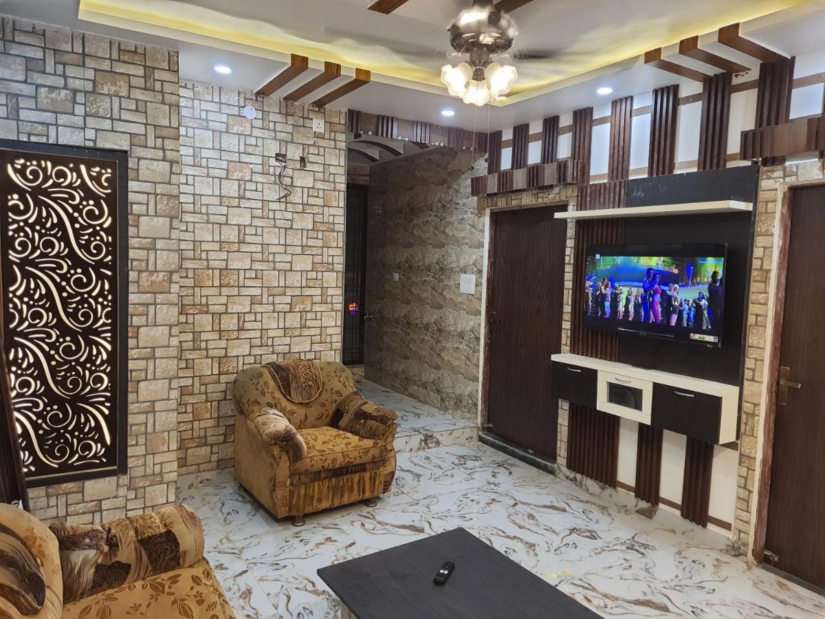 Divine Hotel & Banquet Hall Бхопал Екстер'єр фото